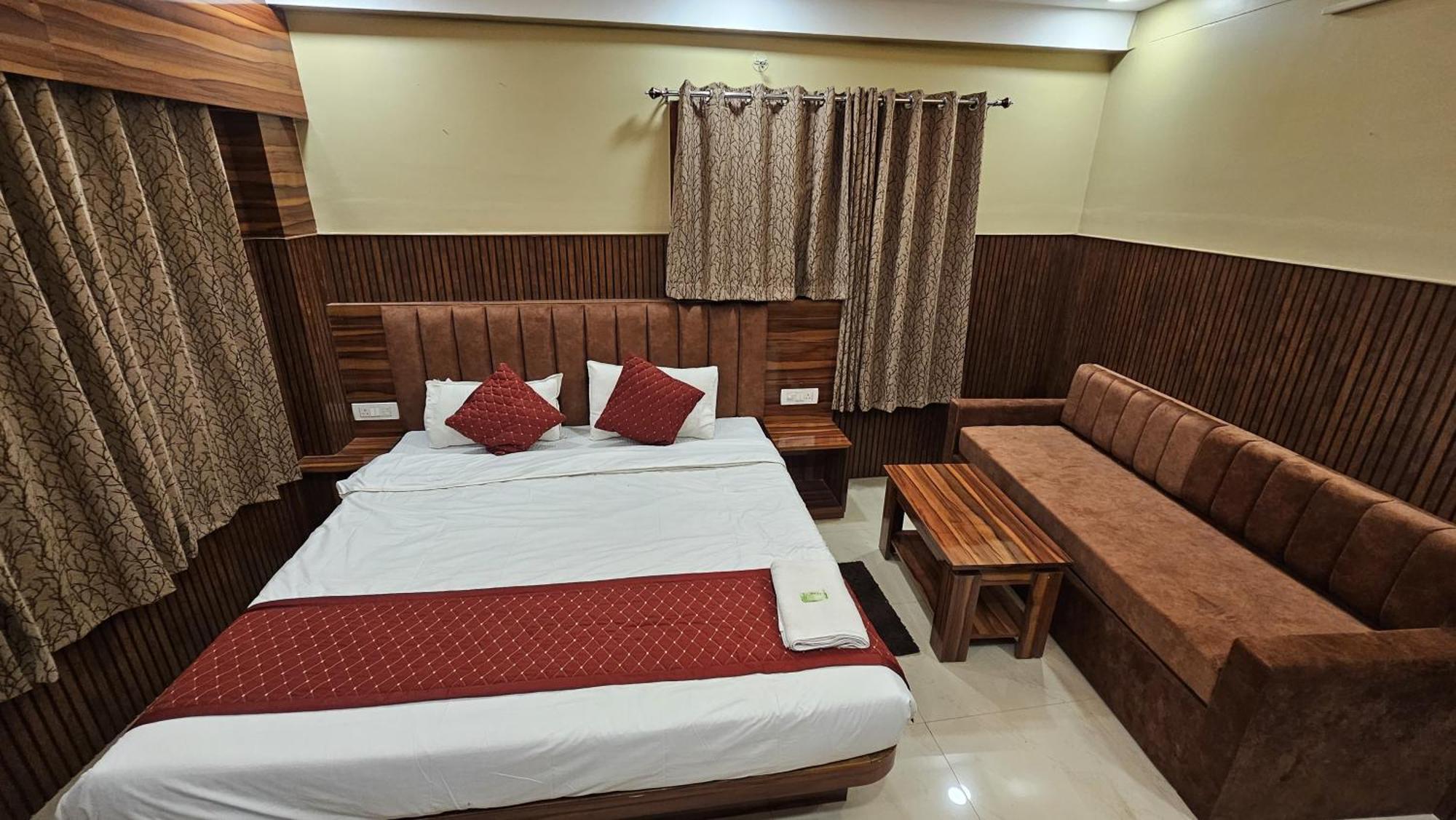 Tirupati Lodge Njp 西里古里 外观 照片